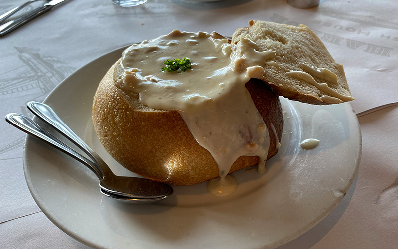  A bowl of creamy American clam chowder