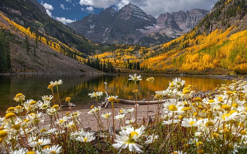 Scenic autumn scenery in Maroon Bell, Colorado